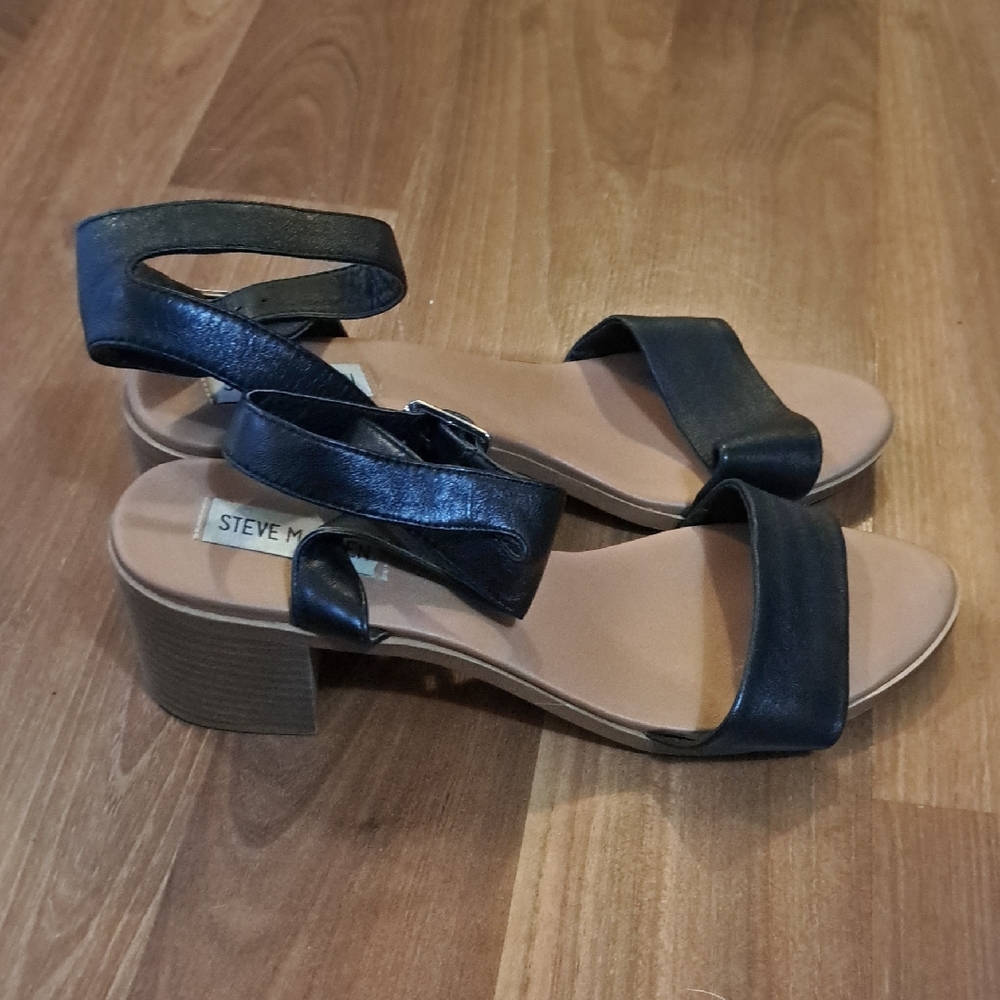 Steve Madden Black Block Heel Sandals - Picture 5 of 8